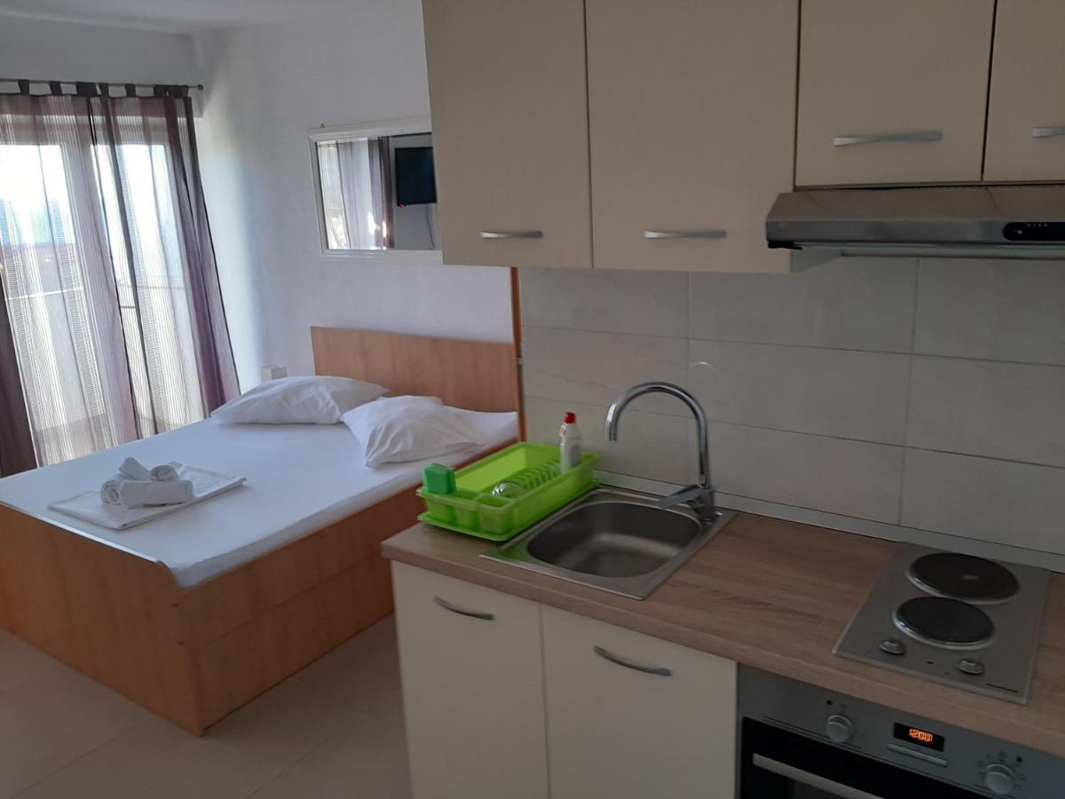 Apartments Monika Omiš Екстериор снимка