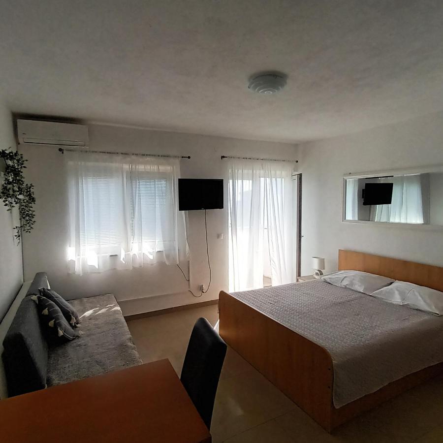 Apartments Monika Omiš Екстериор снимка