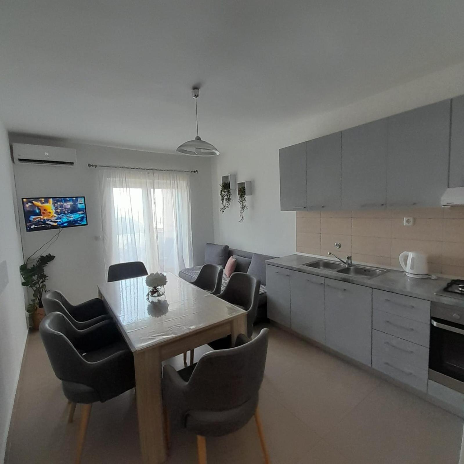 Apartments Monika Omiš Екстериор снимка