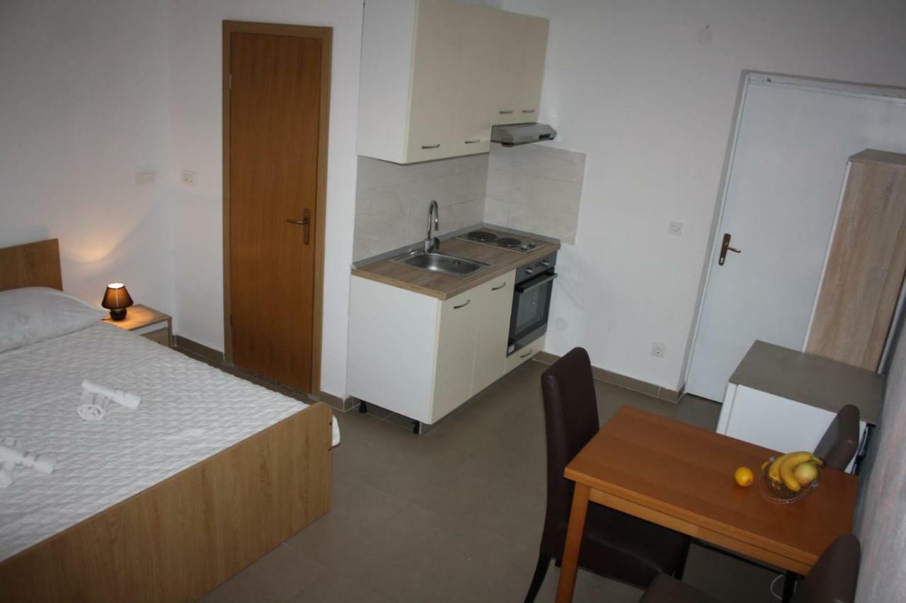 Apartments Monika Omiš Екстериор снимка